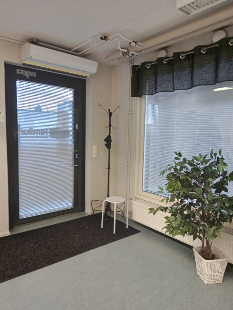 Eteinen, jossa ilmastointilaite