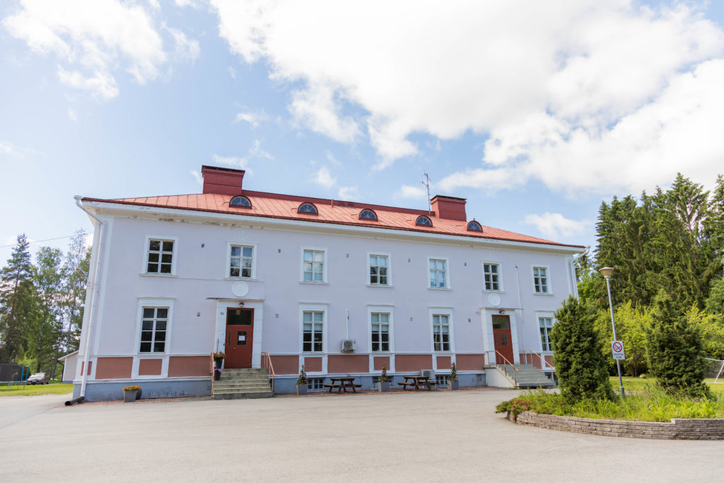 Eemelin Kissankulma talo ulkoa päin kuvattuna