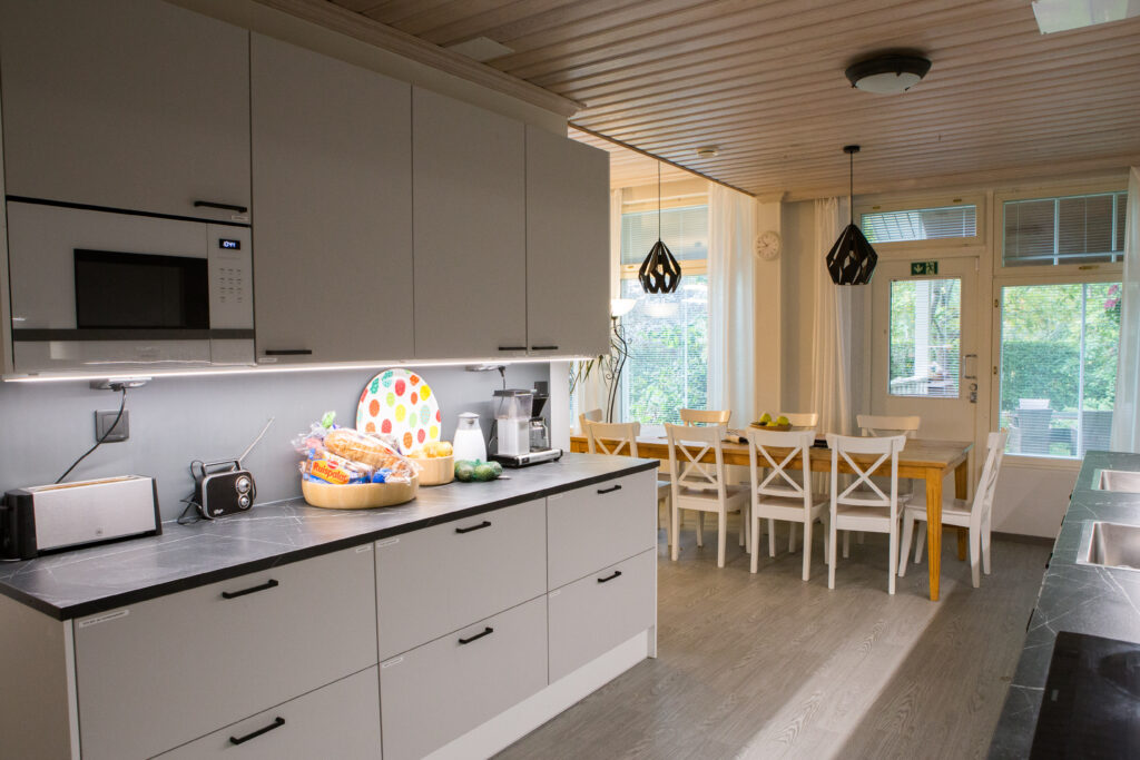 Auran toimipiste sisältä, keittiö