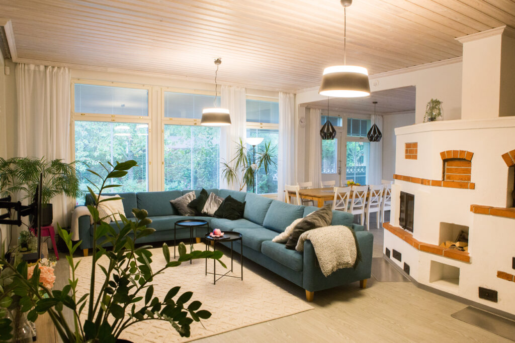 Auran toimipiste sisältä, olohuone