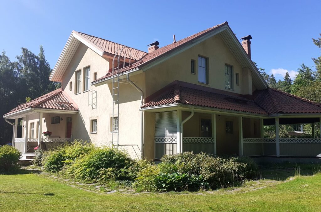 Yksikkö ulkoapäin.