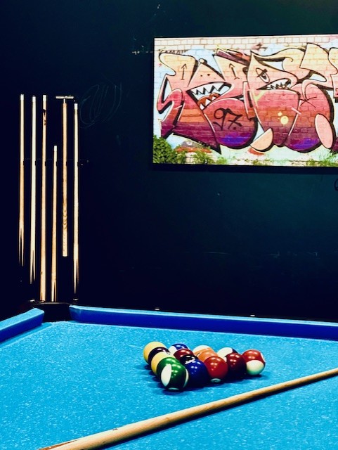 Biljardipöytä Veikkarin harrastehuoneessa