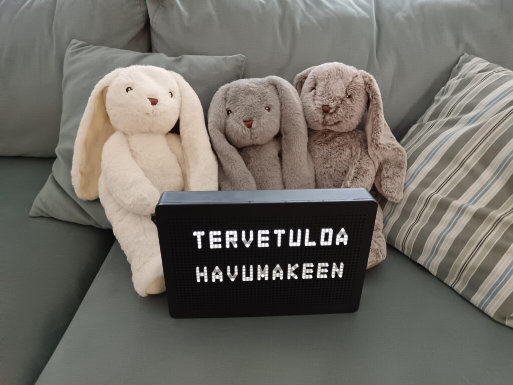 Pupu pehmolelut ja tervetuloa Havumäkeen kyltti