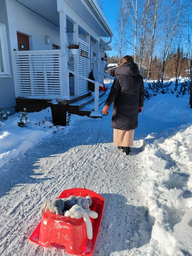 Pehmoleluja pulkassa, lunta