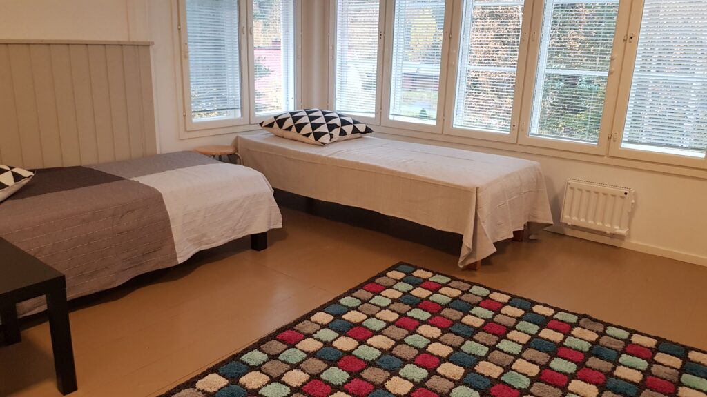 Toimipaikan Kotipesän avopalvelut sisätiloja, kaksi vuodetta