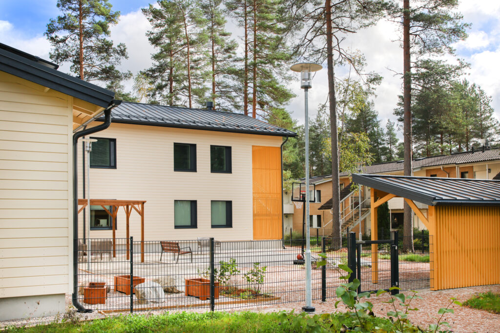 Yksikkö sisäpihalta.