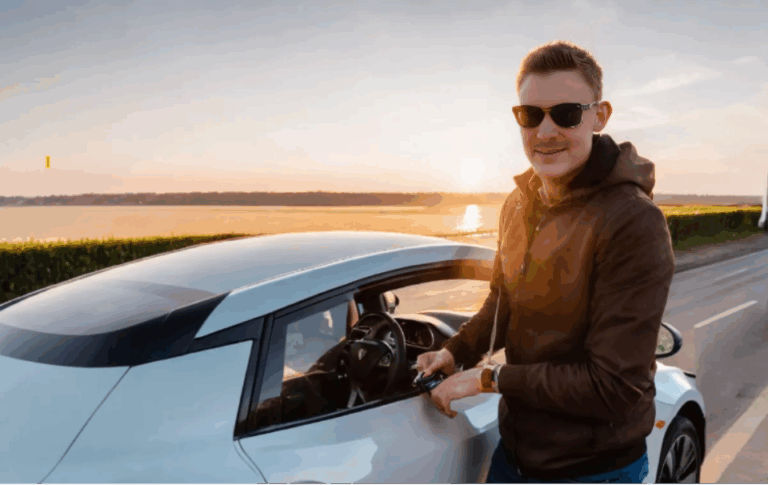 Kuva, joka sisältää kohteen taivas, henkilö, aurinkolasit, piha- Kuvaus luotu automaattisesti